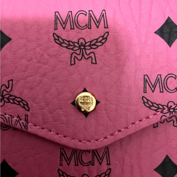 MCM Pink Visetos Leather Envelope Clutch NIB 9”x 5.5” - Picture 4 of 6